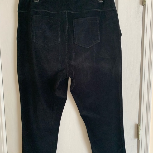 Susan graver corduroy black pull ons. - Picture 4 of 8